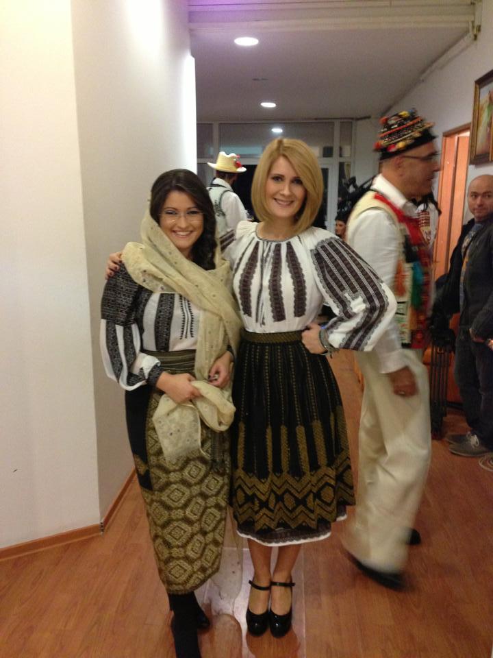 Vedetele Antena 3 în straie populare (GALERIE FOTO) 18436284