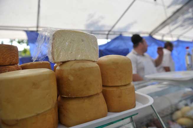 Mioriţa preferă brânzeturile la import
