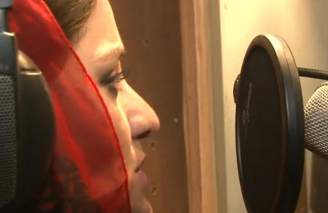 VIDEO: Prima rapperiţă din Afganistan, ameninţată cu moartea
