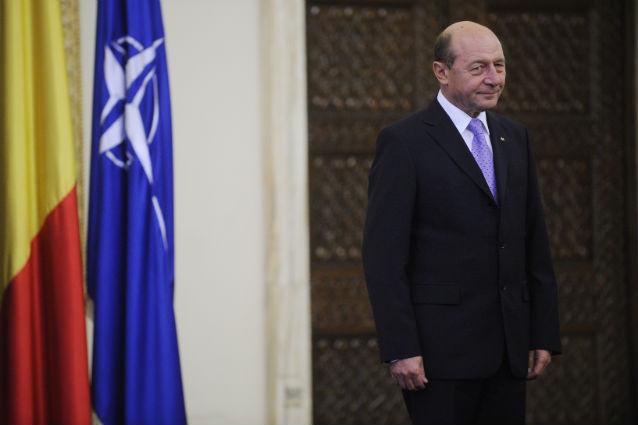 Traian Băsescu, al şaptelea mesaj către ţară: &quot;Nu am fost nici ofiţer SIE, nici de contrainformaţii, nici de securitate&quot;