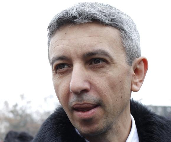 Washington Post: &quot;Magnatul mass-media Dan Diaconescu arata ca un vânzător de maşini second-hand, dar e jucător-cheie în cursa electorală pentru alegerile parlamentare din România&quot;