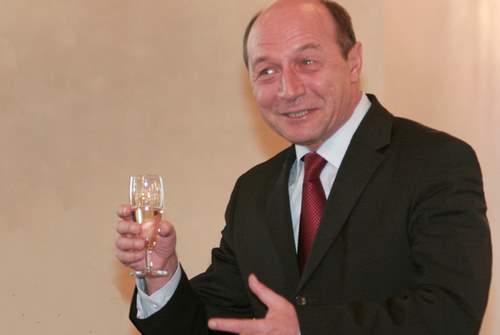 ALEGERI PARLAMENTARE 2012. Băsescu e la o petrecere privată la Predeal, se gândeşte