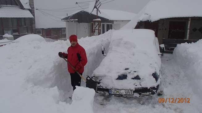 Maşini blocate sub zăpadă la Straja!