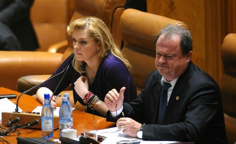Vasile Blaga şi Roberta Anastase au INTRAT în Parlament. Cei doi au obţinut noi mandate la redistribuire