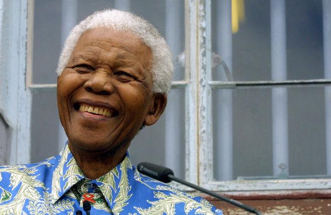 Nelson Mandela are o infecţie la plămâni