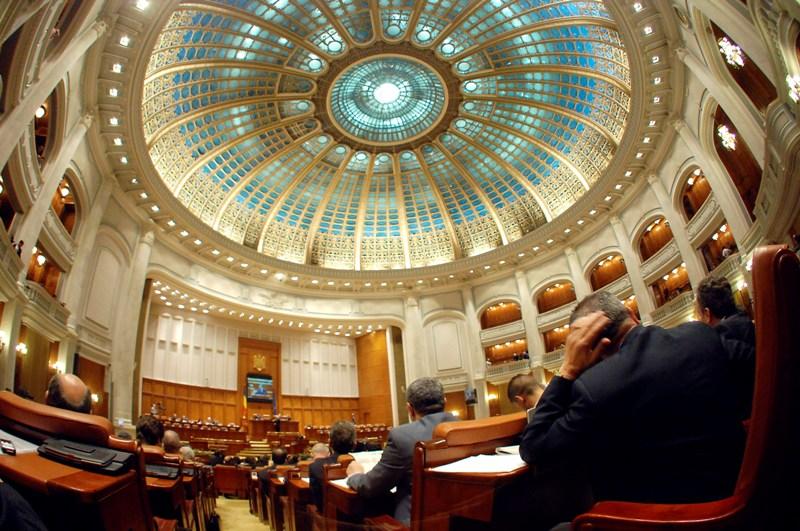 Noii aleşi NU mai au loc în Parlament: Arhitecţii caută soluţii pentru suplimentarea numărului de scaune
