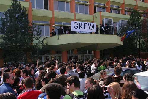 Taxe de 1.150 de euro pe semestru, la universităţile ungare! Studenţii au ieşit în stradă, să protesteze