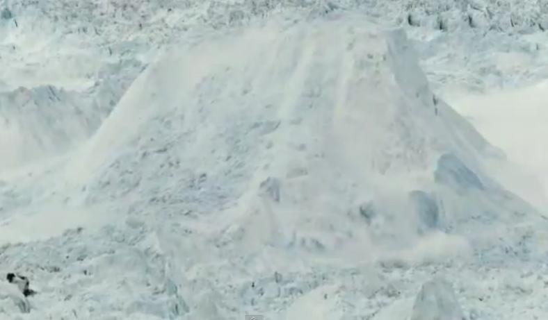 Imagini FABULOASE: Cea mai mare rupere de gheţar filmată vreodată. &quot;Închipuiți-vă cum Manhattan-ul se sfărâmă în faţa ochilor voştri!” (VIDEO)