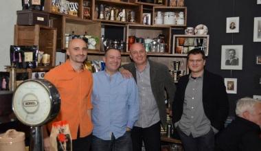 Călin Goia de la Voltaj a deschis o cafenea cu aproape 50.000 de euro. Ce planuri are