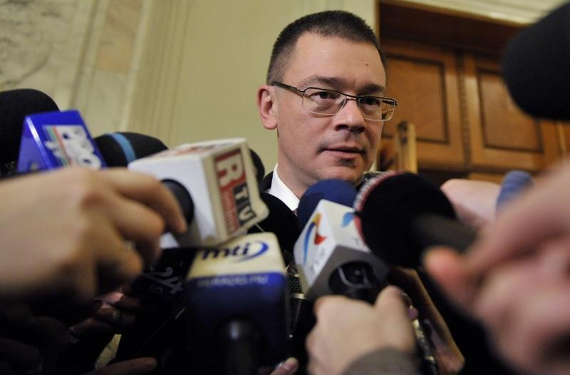 Mihai Răzvan Ungureanu: Foarte curând va apărea &quot;un Executiv din umbră&quot;
