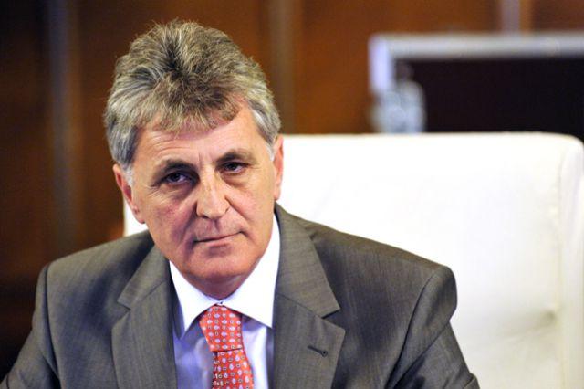 Mircea Dusa a preluat stafeta Ministerului Apararii Nationale, de la Cornel Dobritoiu