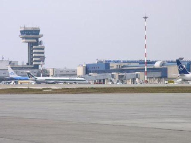 Alarmă pe Aeroportul Otopeni: Un pilot a cerut un control antitero la bordul aeronavei