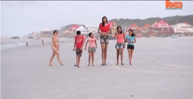 VIDEO ŞI GALERIE FOTO UIMITOARE. Povestea celei mai înalte adolescente din lume