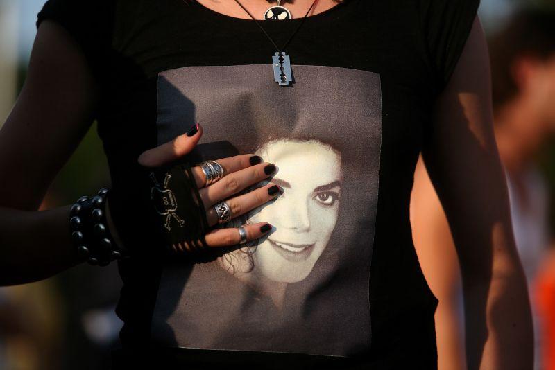 Fotografie cu Michael Jackson, publicată ÎN PREMIERĂ! TMZ a intrat în posesia ultimului carnet de conducere al artistului