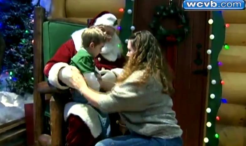Gestul EMOŢIONANT făcut de Moş Crăciun. Cum a făcut fericit un băieţell surd (VIDEO)