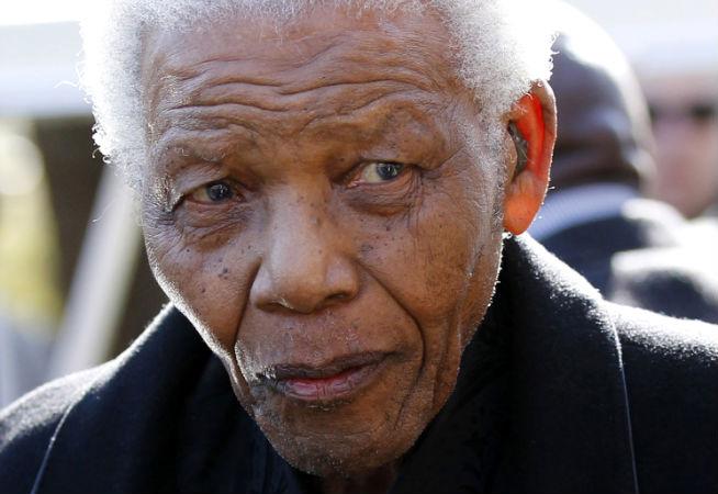 Nelson Mandela a fost externat şi va primi îngrijiri medicale la domiciliu