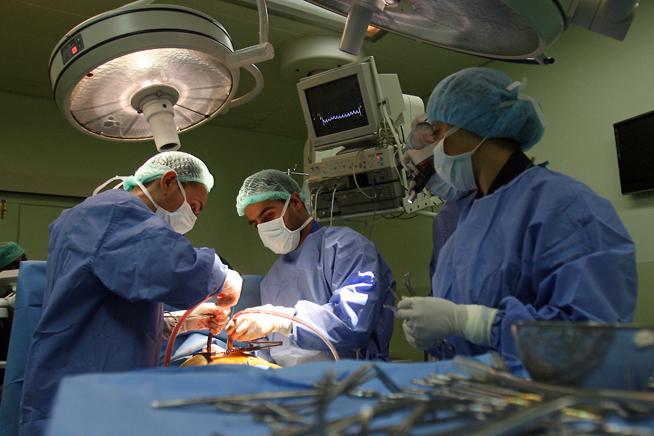 Top 10 ale celor mai bizare obiecte pe care chirurgii le-au extras din recturile pacienţilor