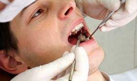 Un stomatolog i-a scăpat un ac pe gât unui pacient din Buzău