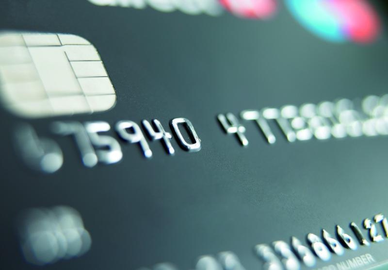 Descoperitul de cont vs cardul de credit