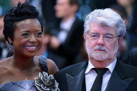 Regizorul George Lucas s-a logodit, la 68 de ani