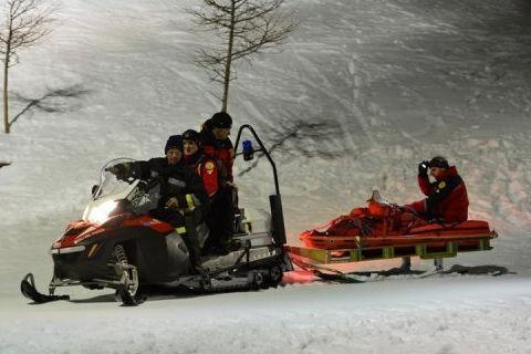 Şase oameni au murit după ce snow-mobilul pe care se aflau a plonjat într-o prăpastie