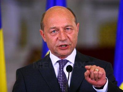 Băsescu îl atenționează pe Ponta să se menţină în limita declaraţiilor decente și să NU caute vinovați pentru neadoptarea deciziei privind modificarea taxelor şi impozitelor locale
