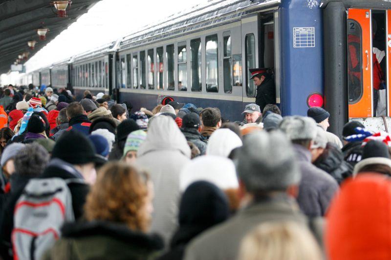 Trenuri cu întârzieri de zeci de minute, în estul ţării, din cauza temperaturilor foarte scăzute