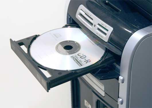 Un CD cu o capacitate de 15.000 de ori mai mare decât a unuia obişnuit, inventat în România