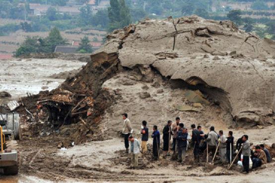 38 de oameni ucişi de o alunecare de teren în China