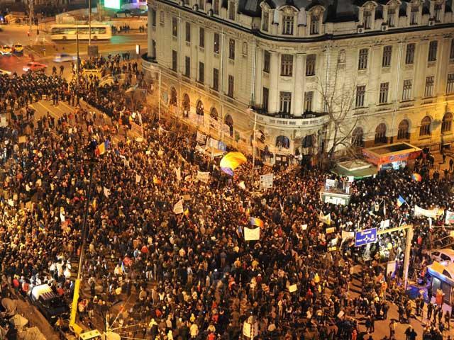 Un an de la protestele anti-Băsescu din Piaţa Universităţii (VIDEO)