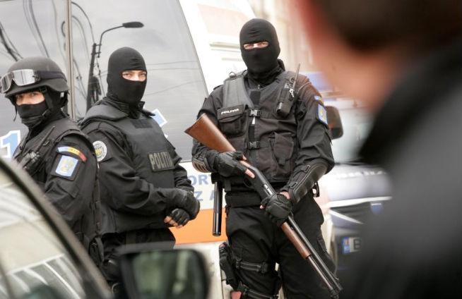 Membrii grupării din Piatra Neamţ care au amplasat o bombă sub maşina unui interlop au fost reţinuţi