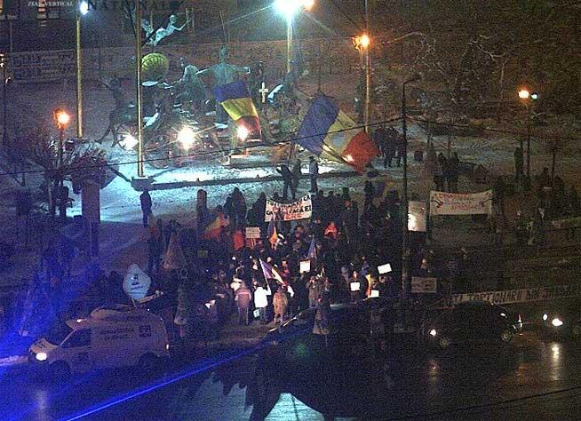 Miting de protest în Piaţa Universităţii - vezi imagini pe webcam jurnalul.ro