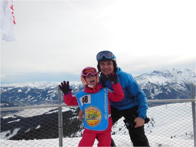 Fetiţa lui Răzvan Simion a învăţat să schieze (GALERIE FOTO)