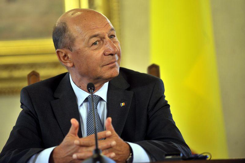 Băsescu şi-a făcut controlul medical anual. Analizele, examinte de 13 medici