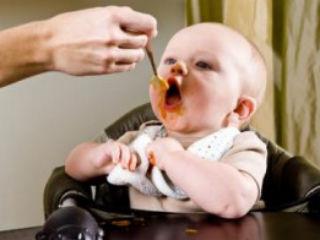 Alimentele interzise copiilor mici, în funcţie de vârstă