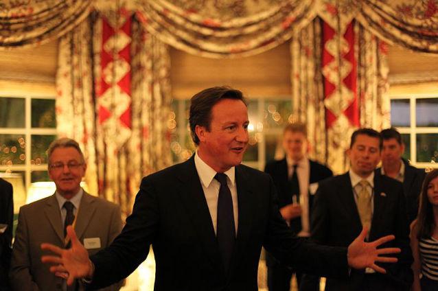 Conservatorii britanici îl presează pe Cameron să blocheze temutul val de imigranţi români