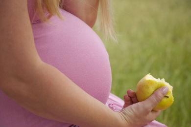 Ce să NU mănânci când eşti gravidă. Top 20 alimente interzise în sarcină