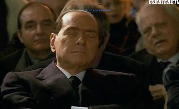 VIDEO: Silvio Berlusconi doarme în timpul unei ceremonii pentru comemorarea victimelor Holocaustului 