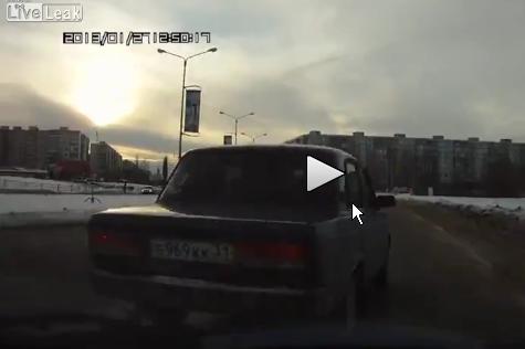 Cum se rezolvă în Rusia şicanele în trafic (VIDEO)