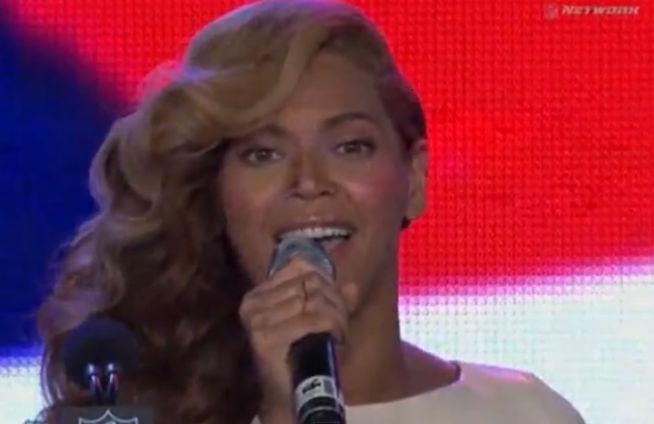 VIDEO: Beyonce a arătat presei cât de bine cântă live imnul naţional