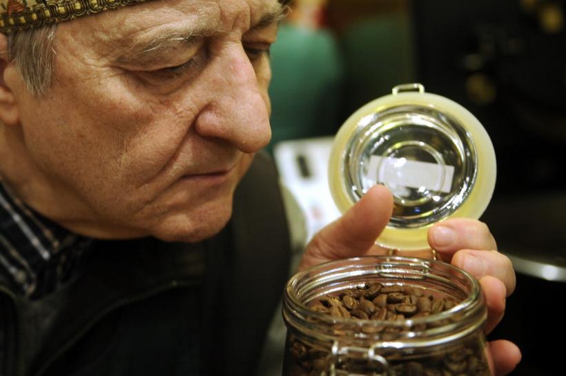 Beţi cafea? Cel mai mare cafegiu din Bucureşti vă învaţă cum să preparaţi o excepţională cafea dimineaţa 18443589