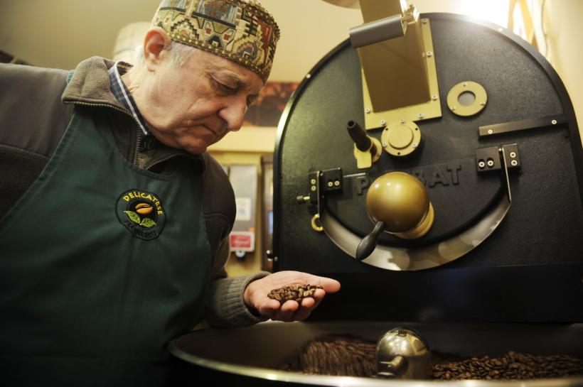 Beţi cafea? Cel mai mare cafegiu din Bucureşti vă învaţă cum să preparaţi o excepţională cafea dimineaţa 18443590