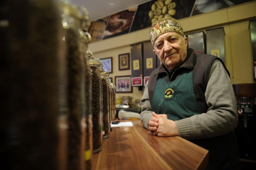 Beţi cafea? Cel mai mare cafegiu din Bucureşti vă învaţă cum să preparaţi o excepţională cafea dimineaţa 18443591