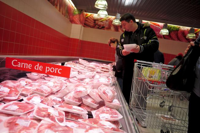 UE reia importurile de carne din SUA