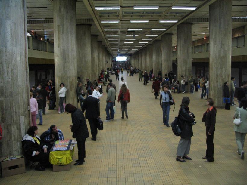Circulaţia metroului oprită la Piaţa Unirii, toţi călătorii au fost evacuaţi