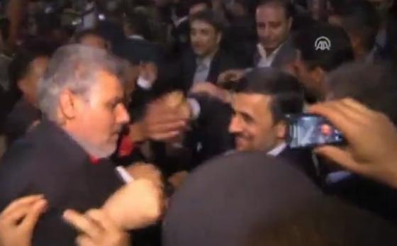 Preşedintele Iranului, ATACAT cu un pantof în Egipt (VIDEO)