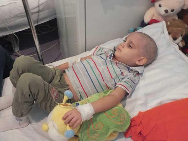 Ajutaţi-l pe Gabriel! Băieţelul are nevoie de bani pentru continuarea tratamentului la o clinică din străinătate