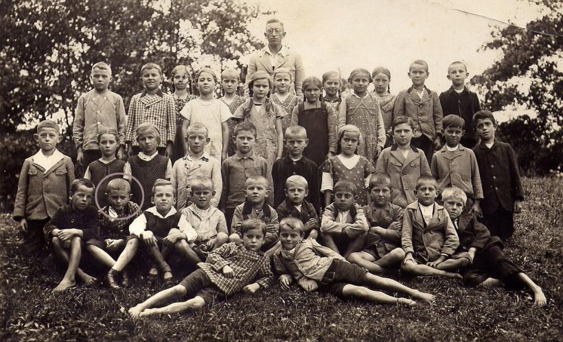 Scurtă istorie în imagini a vieţii Papei Benedict al XVI-lea 18444307