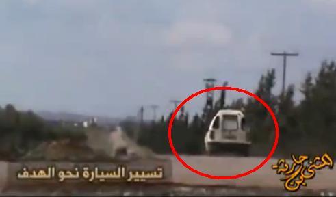 (VIDEO) Rebelii sirieni se sinucid pe bandă rulantă în atacuri cu maşini capcană, apoi imaginile sunt puse pe Internet, ca să inspire