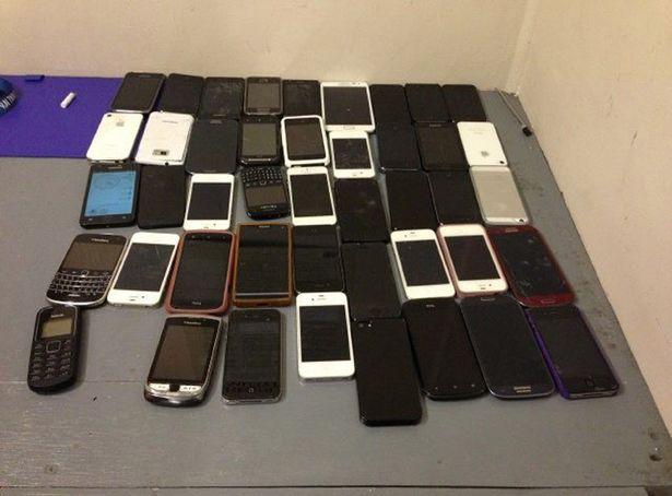 Poliţia din Manchester, uimită de câte telefoane a furat un român. Supriza: unde le-a ascuns